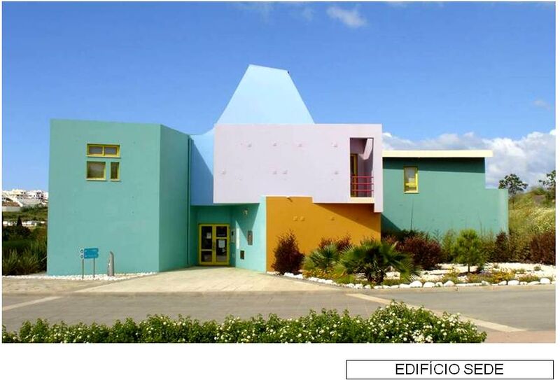 Clínica no centro Beco da Orada Olhos de Água Albufeira - sala de reunião, terraço