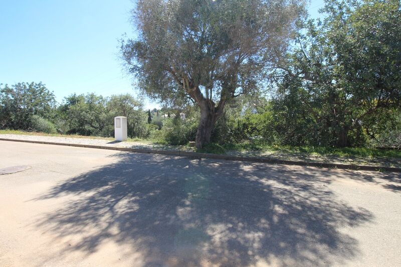 990 m²  Land plot with swimming pool in Albufeira