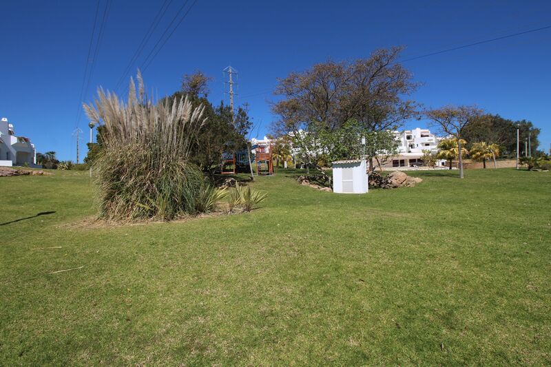 990 m²  Land plot with swimming pool in Albufeira