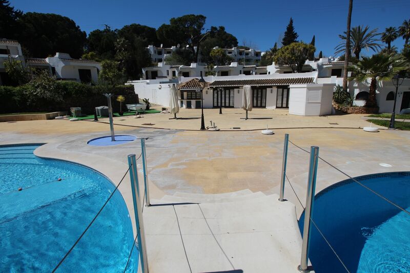 851 m²  Land plot with swimming pool in Albufeira