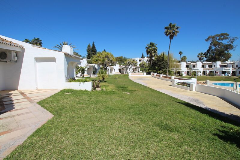 990 m²  Land plot with swimming pool in Albufeira