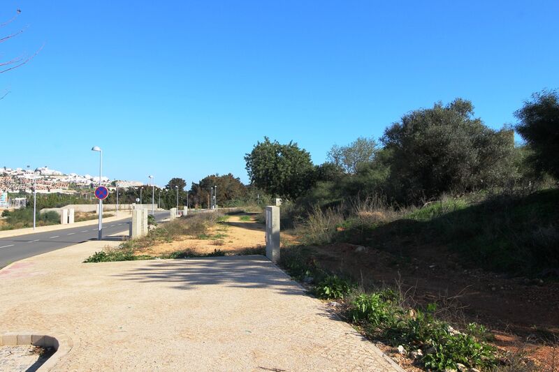 Lote de Terreno com 421 m²  e piscina em Albufeira