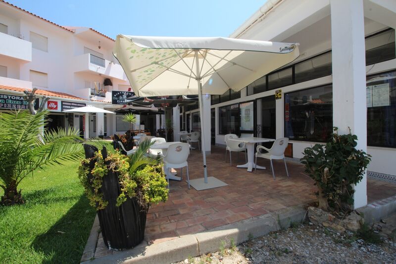 Comercio-com-79m2-a-venda-em-Albufeira-Algarve