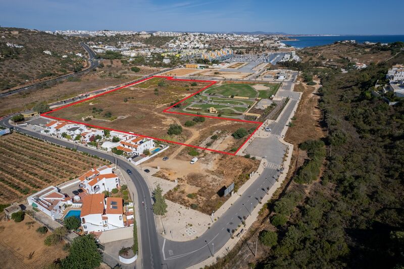 Lote de Terreno com 37 075 m²  em Albufeira