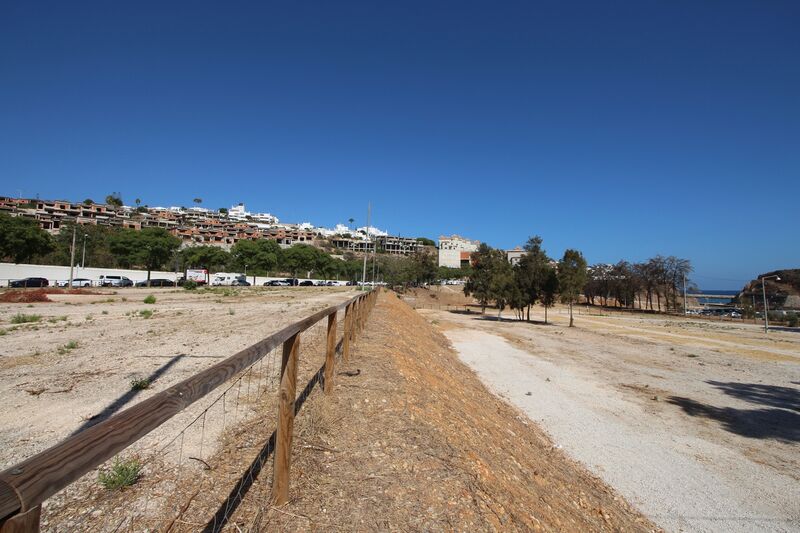 Lote de Terreno com 8 529 m²  em Albufeira