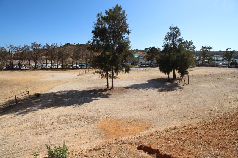 Lote de Terreno com 8 529 m²  em Albufeira