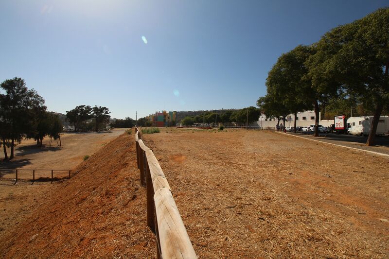 Lote de Terreno com 8 529 m²  em Albufeira