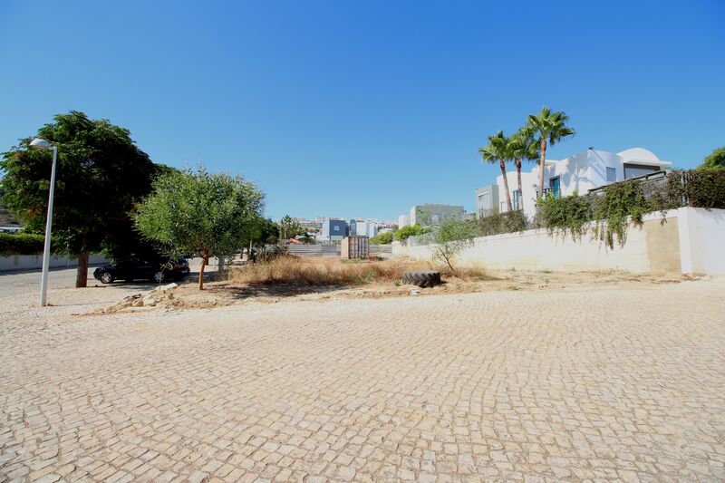 360 m²  Land plot with swimming pool in Albufeira