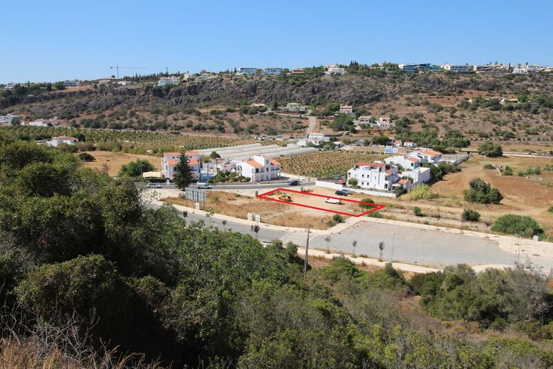 690 m²  Land plot with swimming pool in Albufeira