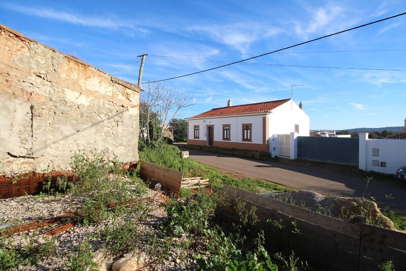 Lote de Terreno com 141 m²  e piscina em Silves