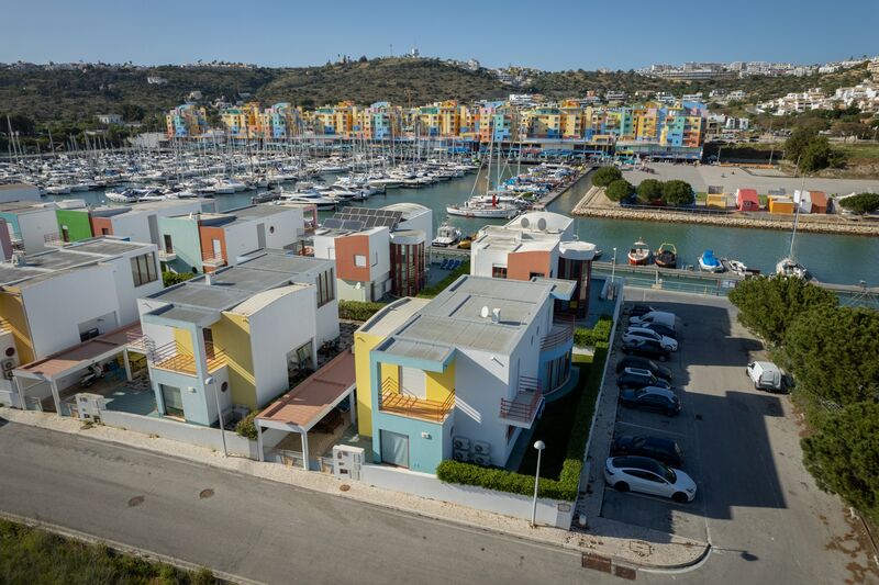 Moradia com 218 m² e 3 quartos com piscina à venda em Albufeira, Algarve 