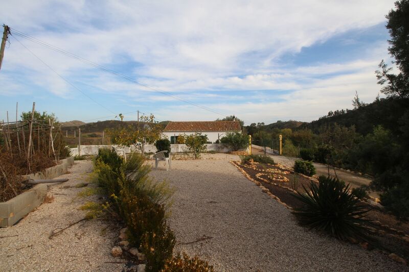Terreno com 5 300 m² e 2 quartos à venda em Silves, Algarve 