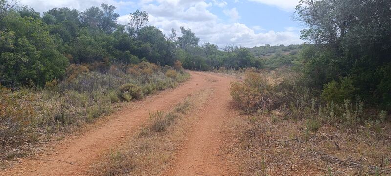 Terreno Rústico com 4520m2 Paderne Albufeira