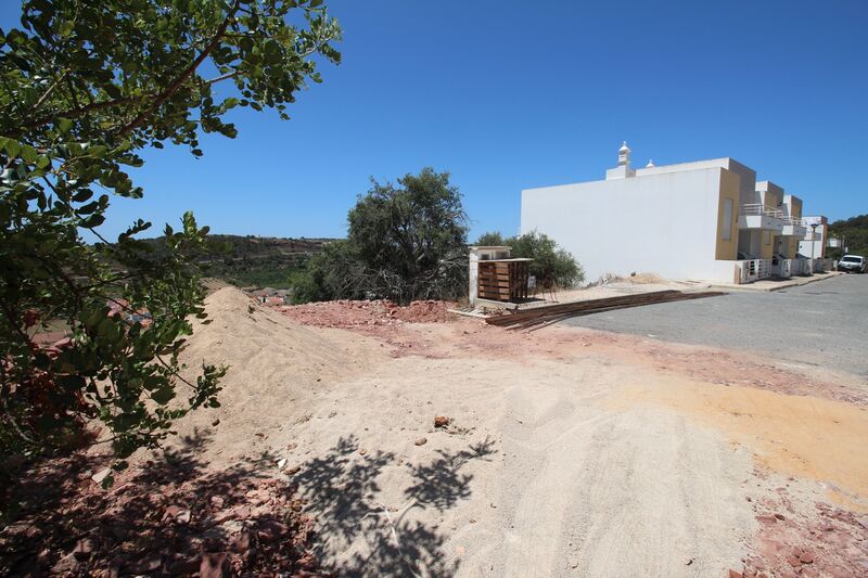 Lote de terreno com 155m2 São Bartolomeu de Messines Silves - água, electricidade, luz