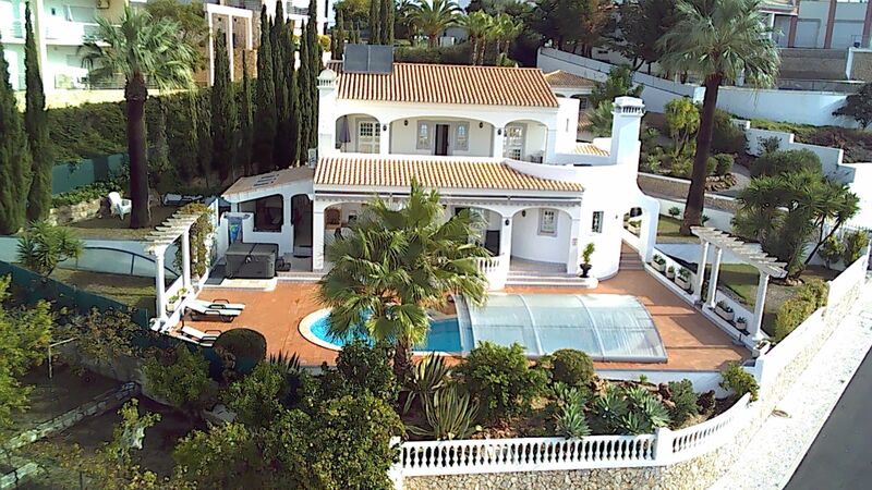 Moradia com 373 m² e 4 quartos com piscina à venda em Albufeira, Algarve 