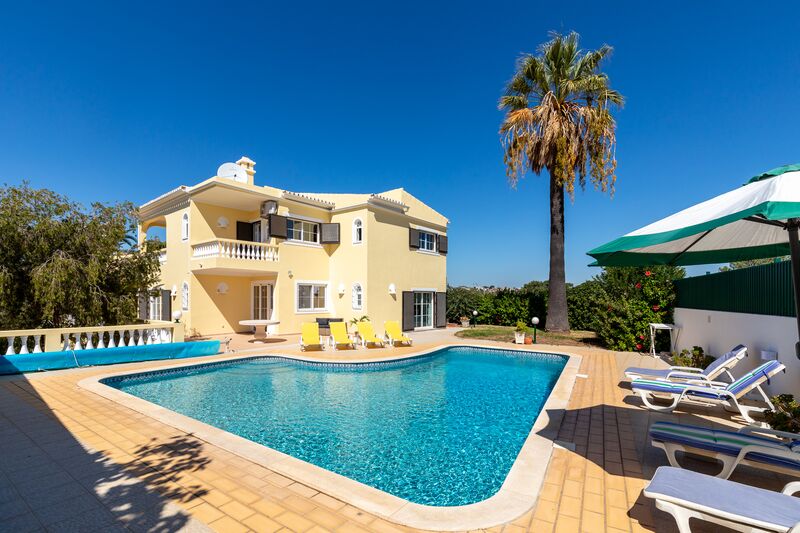 Moradia com 451 m² e 6 quartos com piscina à venda em Albufeira, Algarve 