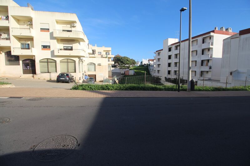 Lote de Terreno com 1 500 m²  e piscina em Albufeira