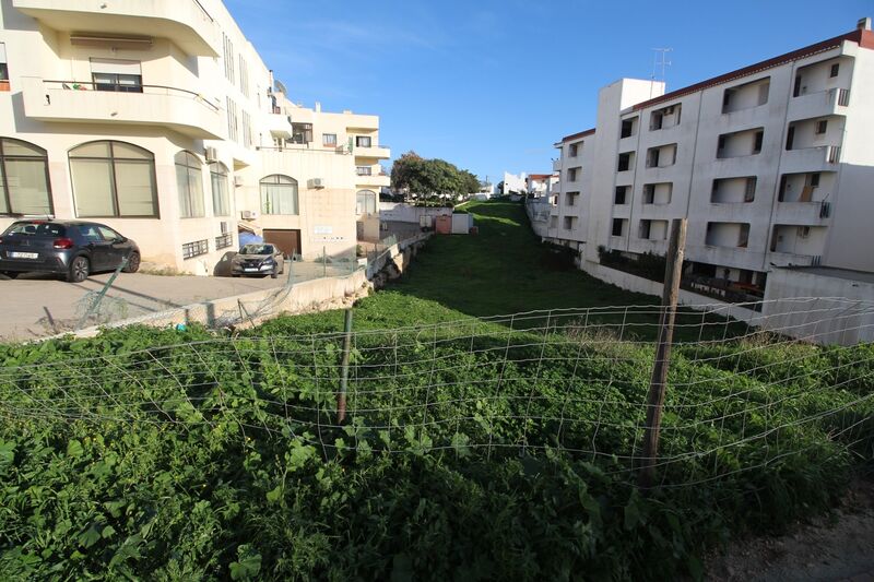 Lote de Terreno com 1 500 m²  e piscina em Albufeira