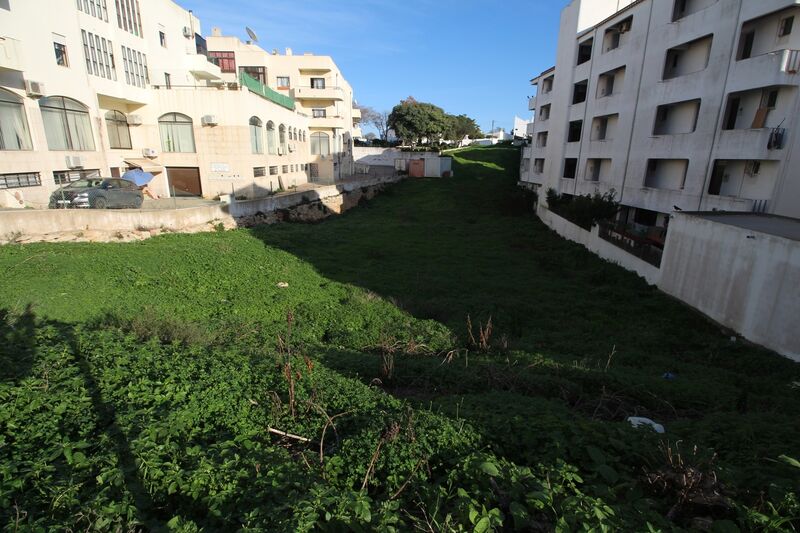 Lote de Terreno com 1 500 m²  e piscina em Albufeira