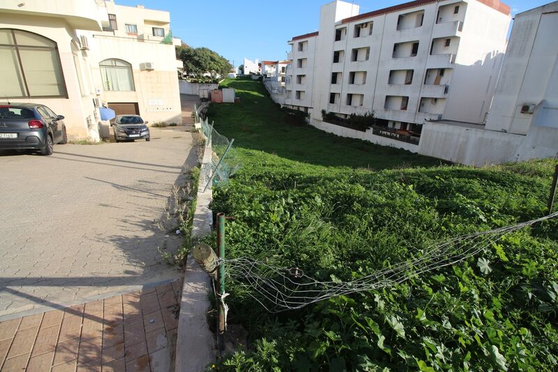 Lote de Terreno com 1 500 m²  e piscina em Albufeira