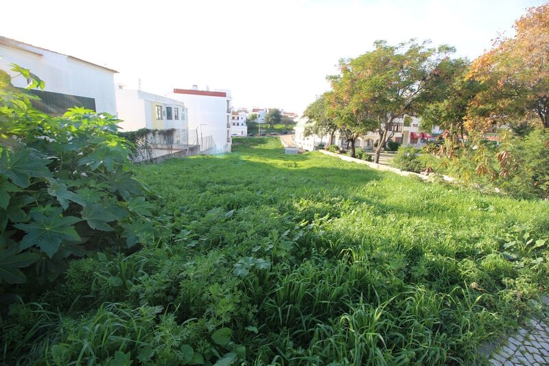Lote de Terreno com 1 500 m²  e piscina em Albufeira