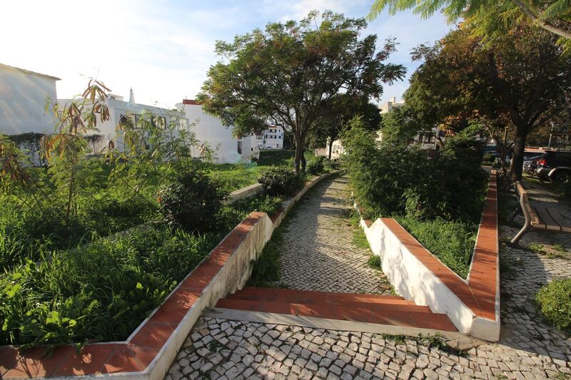 Lote de Terreno com 1 500 m²  e piscina em Albufeira