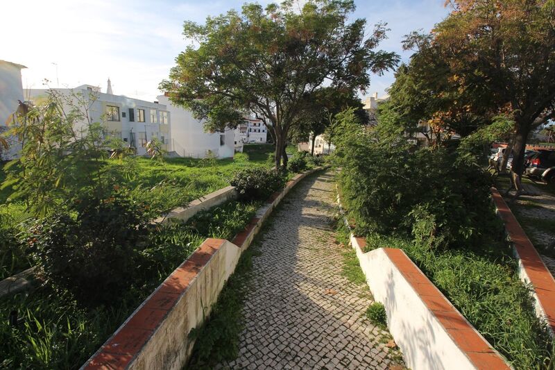 Lote de Terreno com 1 500 m²  e piscina em Albufeira