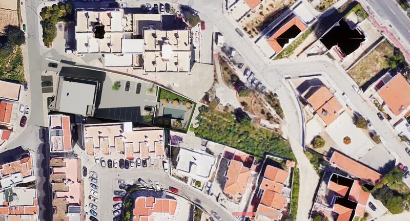 Lote de Terreno com 1 500 m²  e piscina em Albufeira