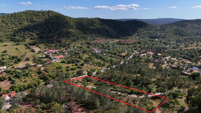 Lote de Terreno com 4 940 m²  em Loulé