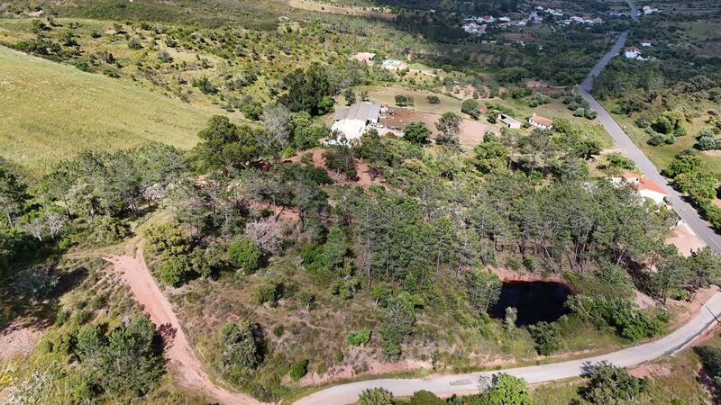 Lote de Terreno com 4 940 m²  em Loulé