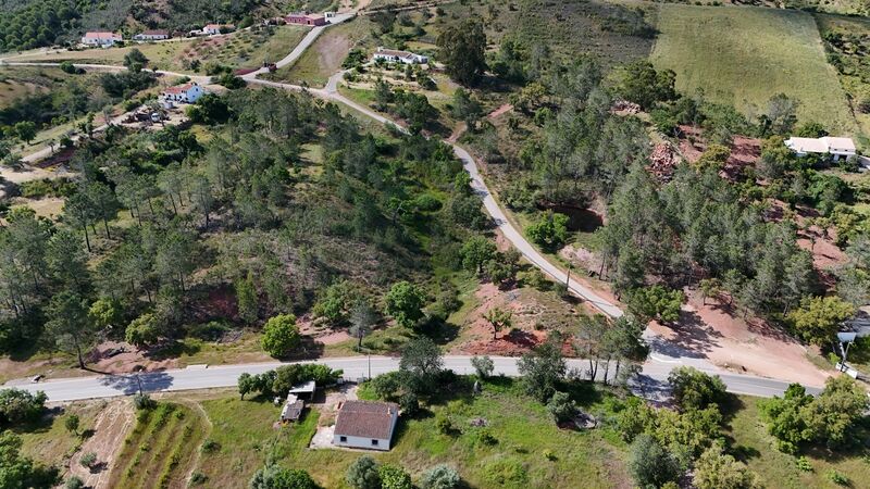 Lote de Terreno com 4 940 m²  em Loulé