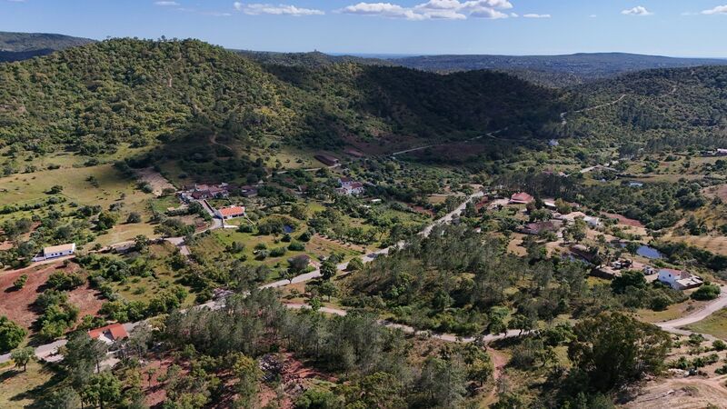Lote de Terreno com 4 940 m²  em Loulé