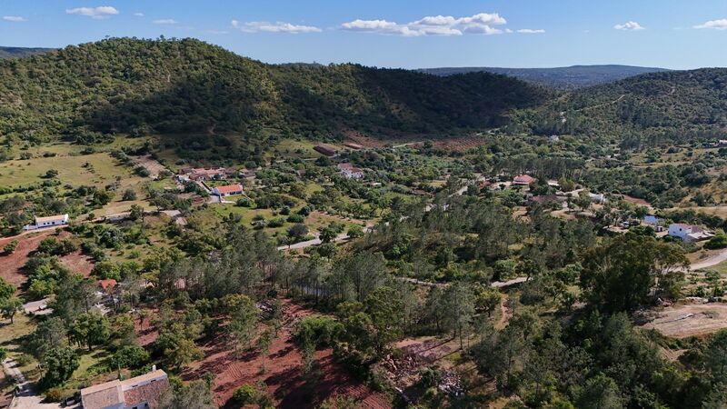 Lote de Terreno com 4 940 m²  em Loulé