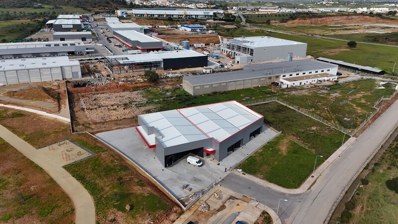 Armazém novo com 954.70m2 Vales do Algoz Silves