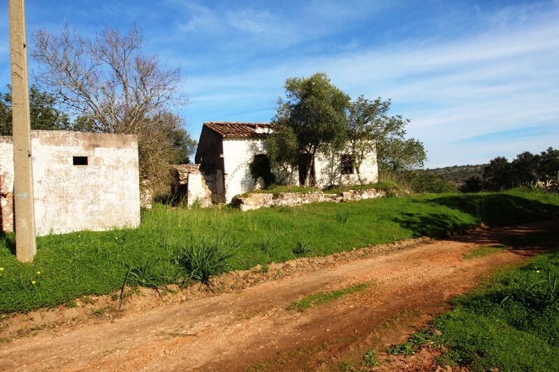 3 bedroom25 860 m²  Land plot in Loulé