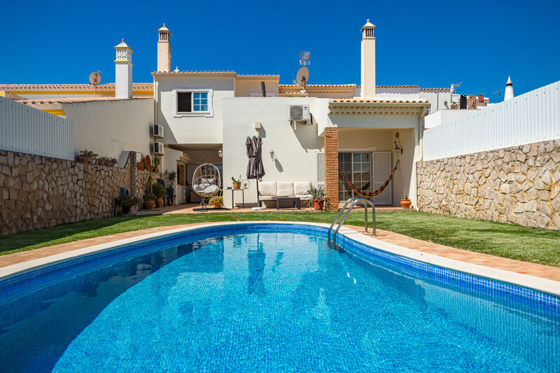 4 bedroom 240 m&sup2; House with swimming pool for sale in Albufeira, Algarve 
