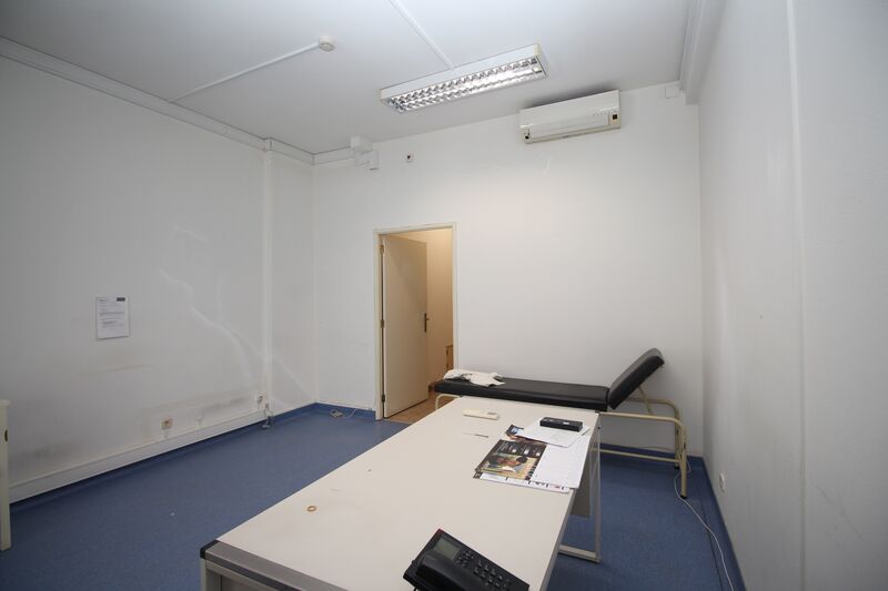  Commercial area in Silves