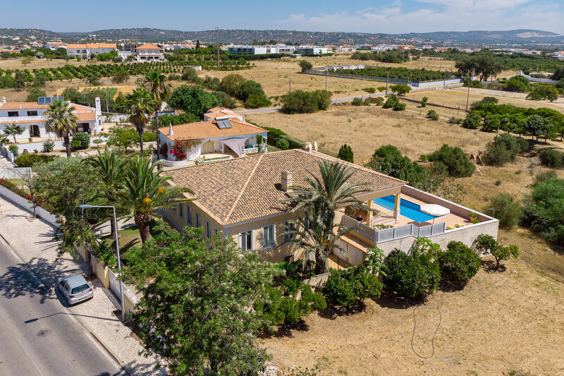 4 bedroom House with swimming pool in Albufeira