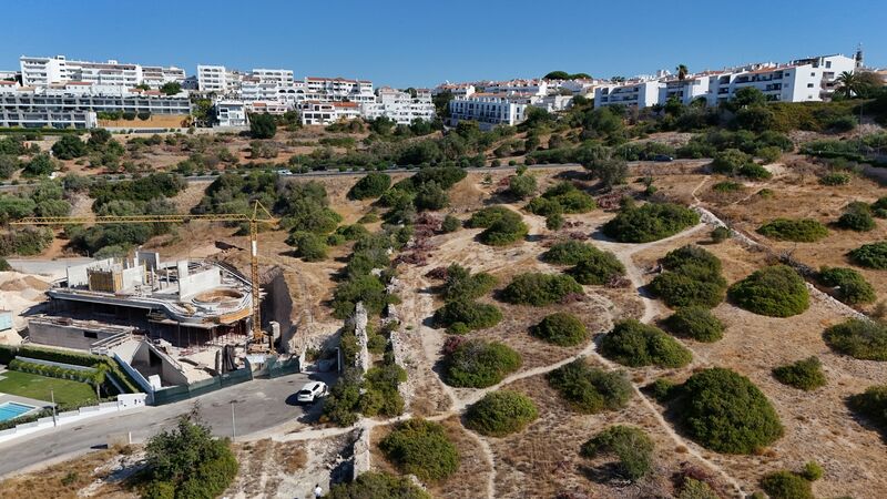 Lote de Terreno com 2 432 m²  em Albufeira