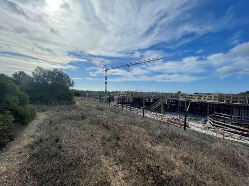 Lote de Terreno com 2 432 m²  em Albufeira