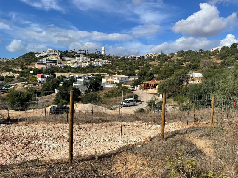 Lote de Terreno com 2 432 m²  em Albufeira