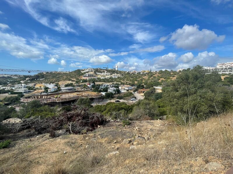 Lote de Terreno com 2 432 m²  em Albufeira