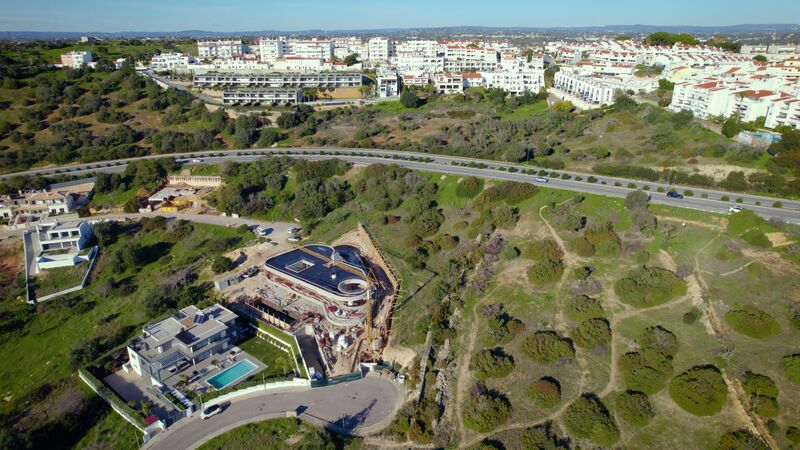 Lote de Terreno com 2 432 m&sup2;  em Albufeira