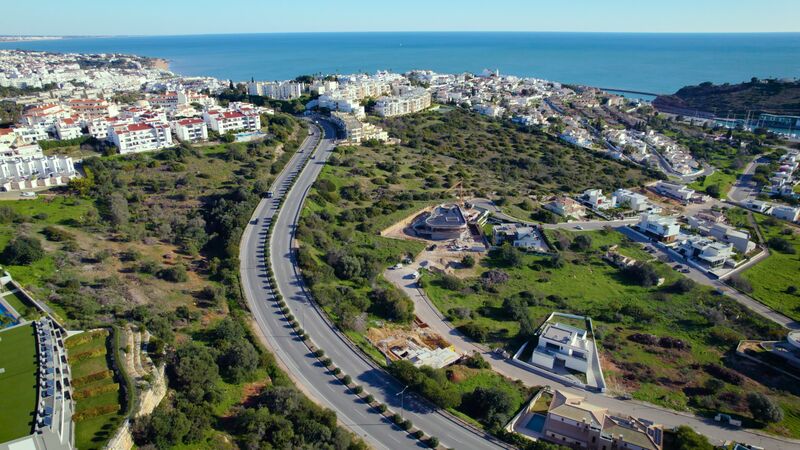 Lote de Terreno com 2 432 m&sup2;  em Albufeira