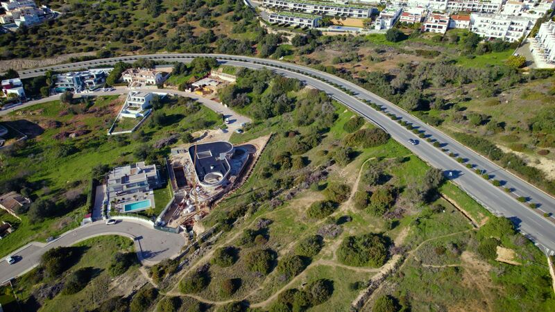 Lote de Terreno com 2 432 m&sup2;  em Albufeira