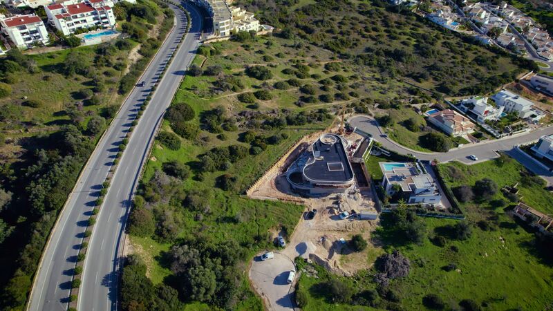 Lote de Terreno com 2 432 m&sup2;  em Albufeira