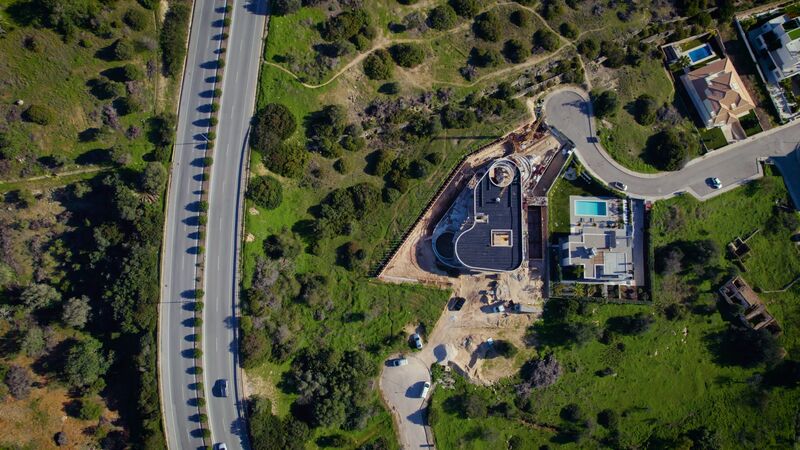 Lote de Terreno com 2 432 m&sup2;  em Albufeira