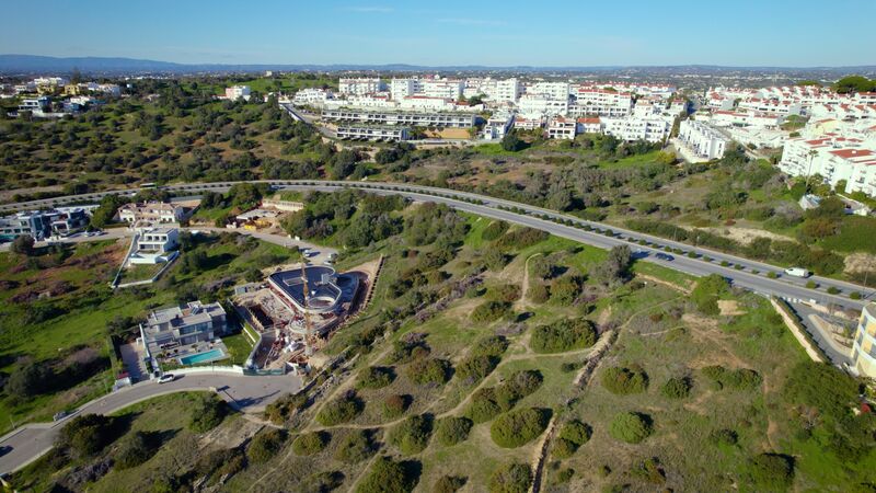 Lote de Terreno com 2 432 m&sup2;  em Albufeira