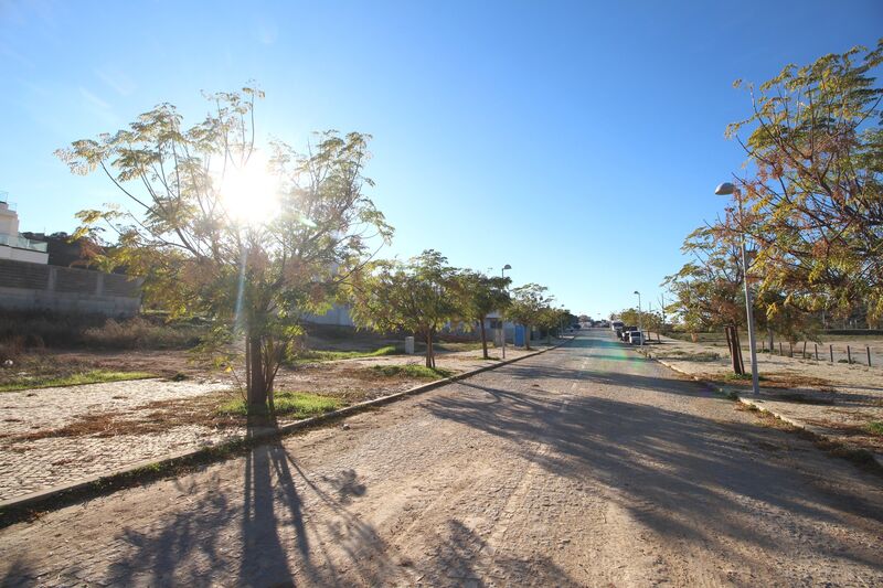 Lote-de-Terreno-com-479m2-com-99m2-com-piscina-a-venda-em-Albufeira-Algarve