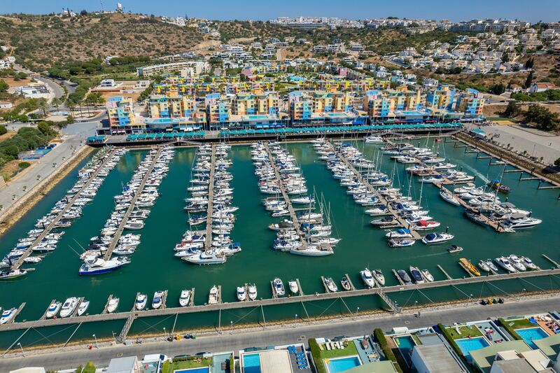 Apartamento e 2 quartos com piscina à venda em Albufeira, Algarve 